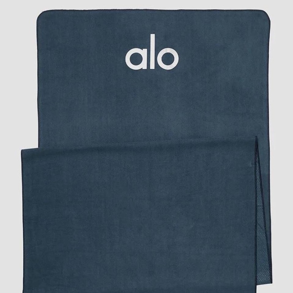 NWT Alo Yoga Grounded No-Slip Towel Eclipse Navy blue Large